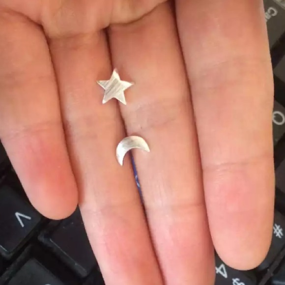 NEW!💙💎ROSE💗💛GOLDEN⭐️STAR🌙MOON STUDS!💎💙CUTE! - Picture 3 of 8